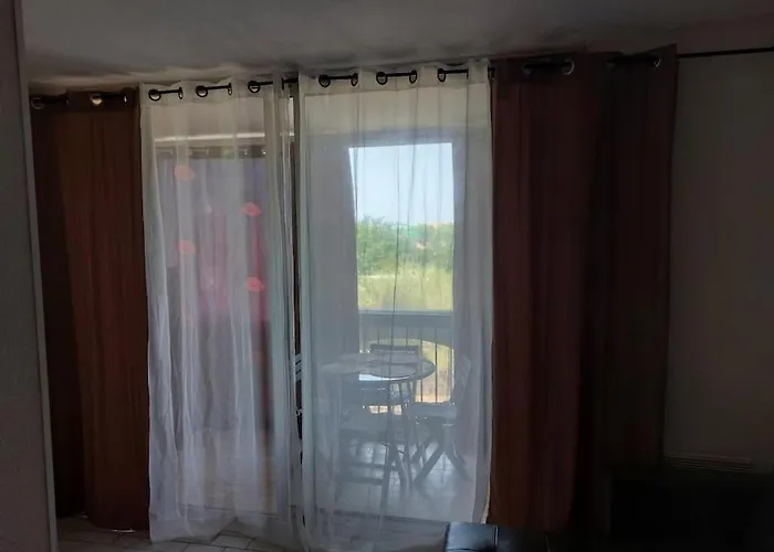 T2 Alhambra Avec Piscine A 800 M Richelieu Et 300m Ile Des Loisirs Διαμέρισμα *